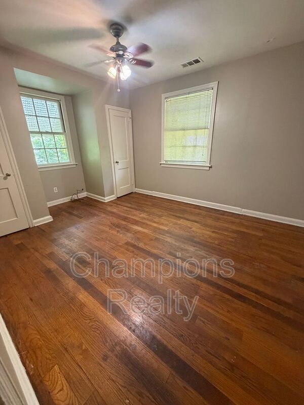 Building Photo - 2750 Mimosa St