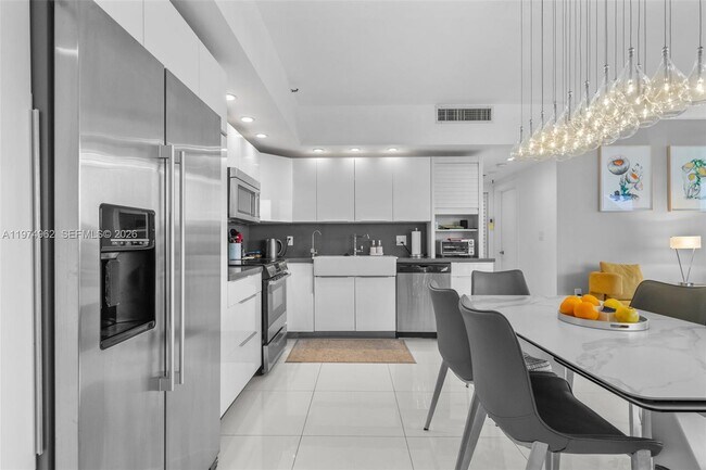 Foto del edificio - 445 Poinciana Island Dr