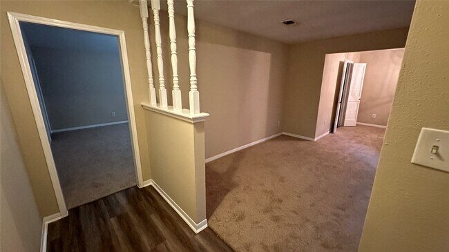 Building Photo - 13 N Deerfoot Cir