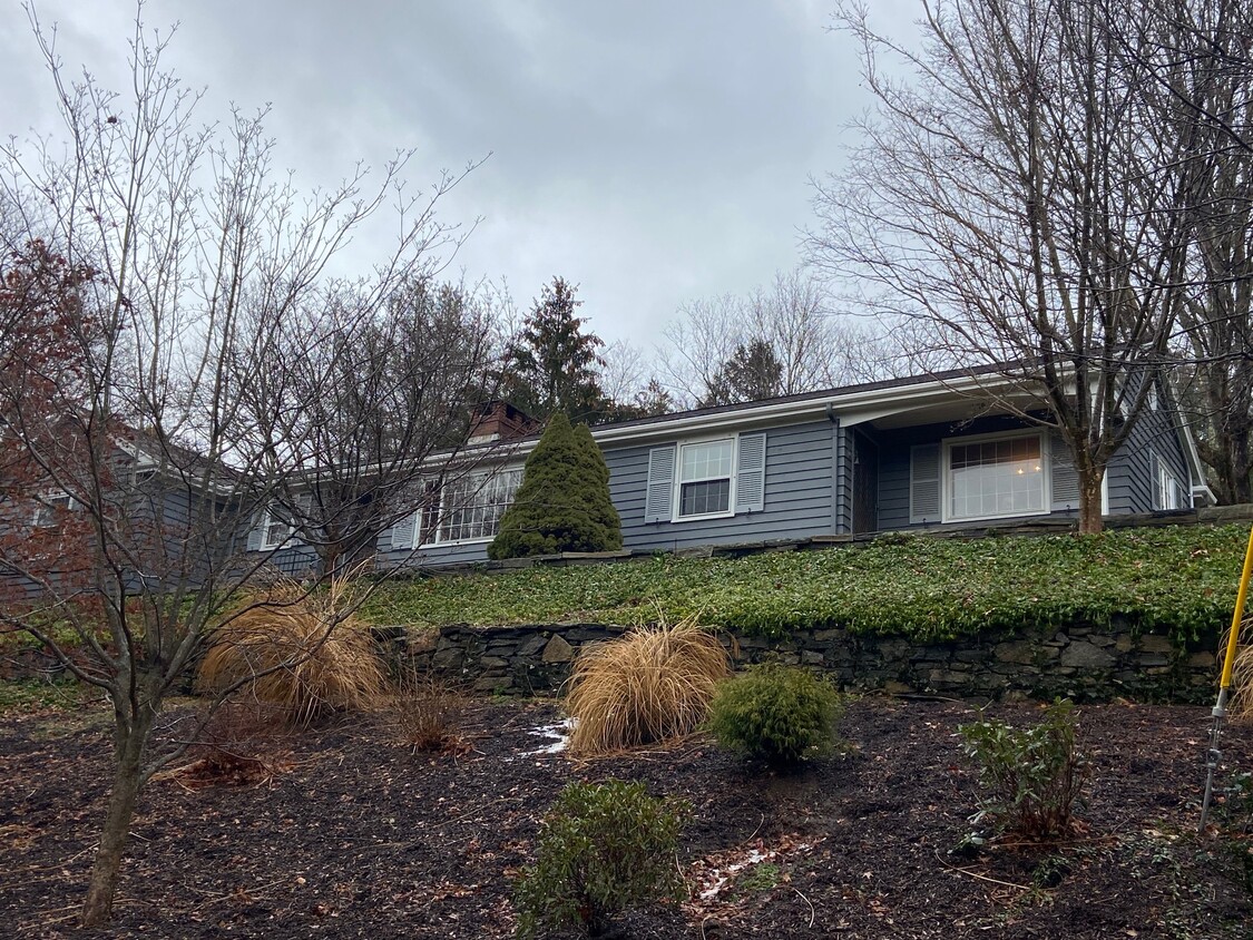Primary Photo - 50 Castle Heights
