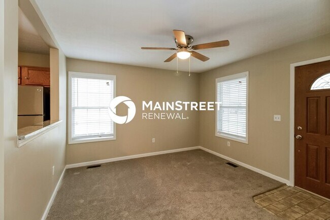 Foto del edificio - 3 Bedroom Pet-Friendly Home in Louisville, KY with Main Street Renewal
