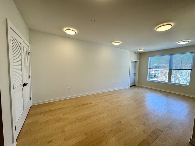 Foto del edificio - 1301 Blue Hill Ave