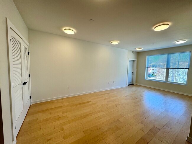 Foto del edificio - 1301 Blue Hill Ave
