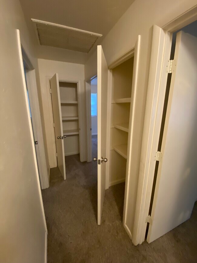 Building Photo - 3000 Whisper Ct