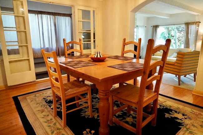 Foto del edificio - 1220 S Woods Ave