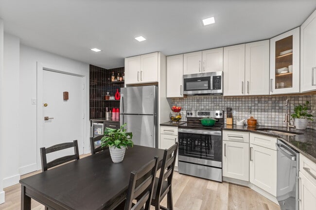 Photo - University Square Apartments