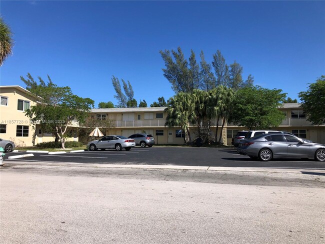 Building Photo - 1301 N 12th Ct