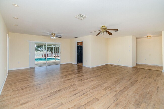 Building Photo - 140 Teresa Ln