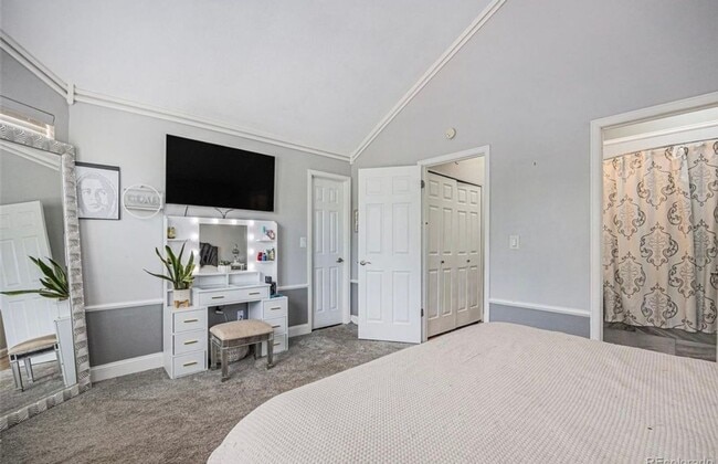 Foto del edificio - 2420 W 82nd Pl