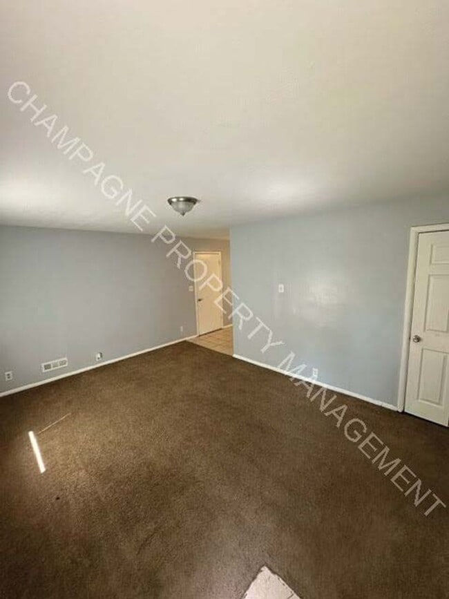 Building Photo - Single Family Home in Ruskin - All Voucher...