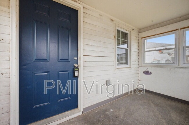 Building Photo - 402 Heffelfinger St