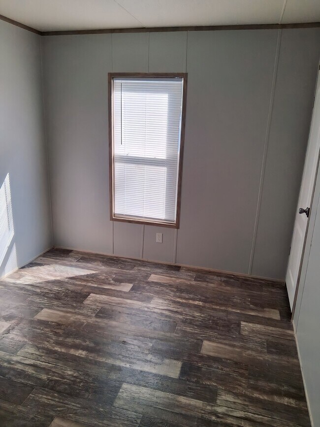 Building Photo - 131 Rainbow Dr