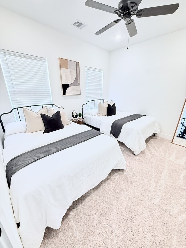 Building Photo - 5527 Denmark St