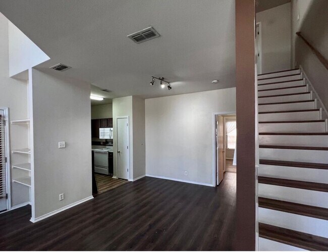 Foto del edificio - 2623 Crown Arbor Dr