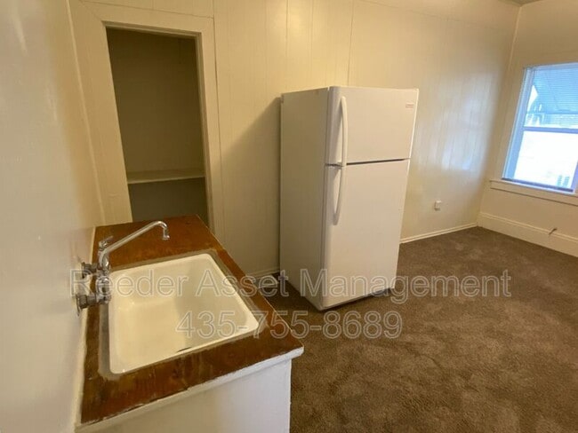 Building Photo - 123 E 200 S