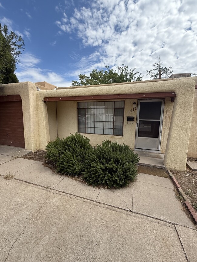 Building Photo - 1612 Hendola Dr NE