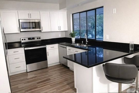 Building Photo - 2537 Navarra Dr