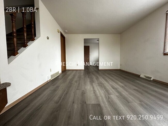 Building Photo - Spacious 2 Bedroom 1 Bath Townhouse Style ...