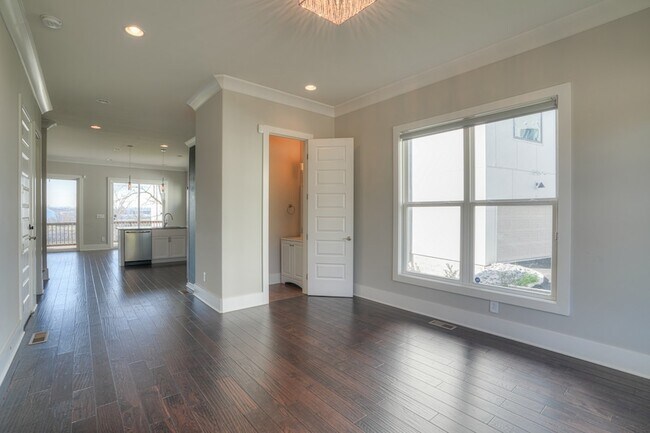 Foto del edificio - 908 Youngs Ln
