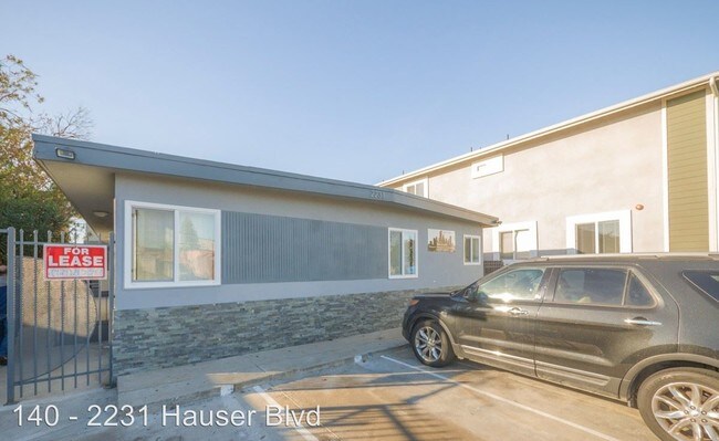 Foto del edificio - 2231 Hauser Blvd