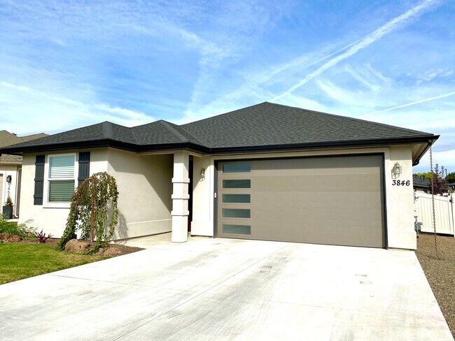 Foto del edificio - Lovely Single Level 3 Bed 2 Bath Home in M...