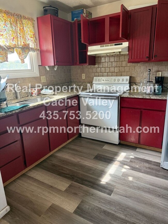 Building Photo - 357 N 200 W