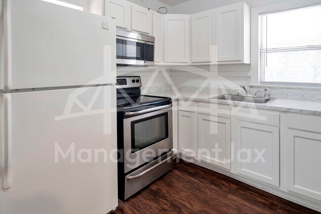 Foto del edificio - 1671 W 35th St