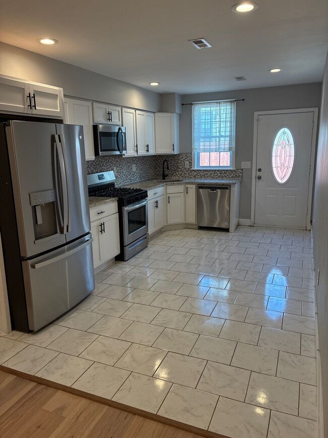 Building Photo - 1403 Race St