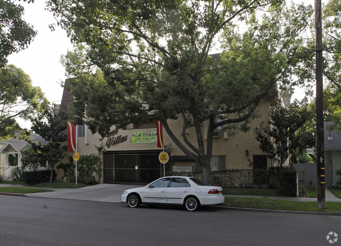 Building Photo - French Park Villas