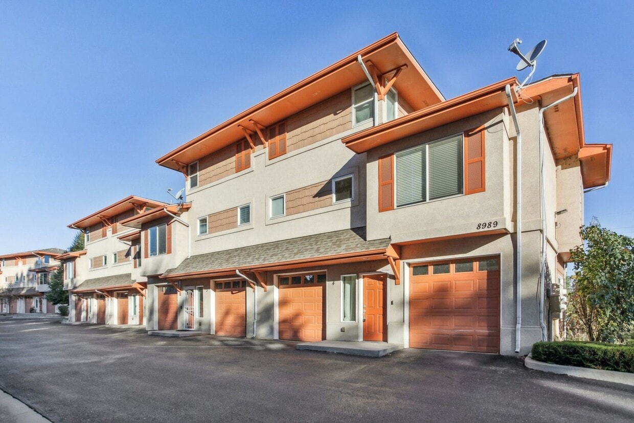 Arvada Townhome with Serene Lake Views - Arvada Townhome with Serene Lake Views