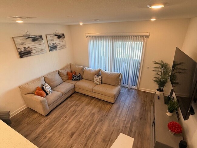 Building Photo - Gorgeous townhome in a new community