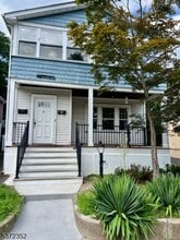 Building Photo - 10 Warman St