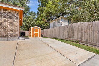 Building Photo - 520 E Defee Ave