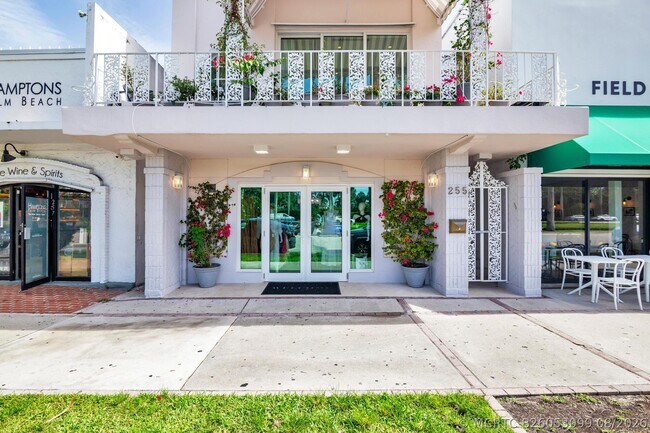 Building Photo - 255 Royal Poinciana Way
