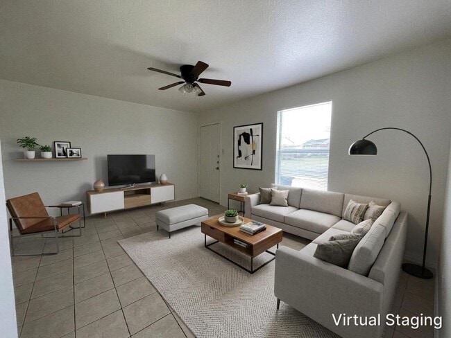 Building Photo - 1712 Benttree Dr