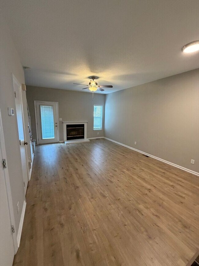 Foto del edificio - @ Bedrooms 1.5 Bath