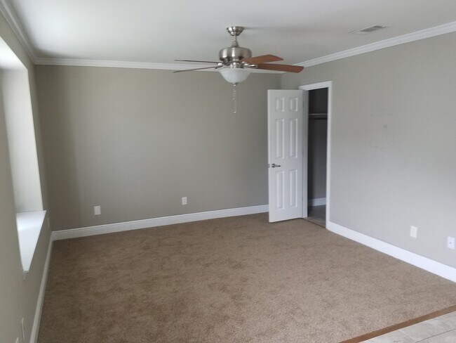 Master Bed - 8412 Williamsburg Cir