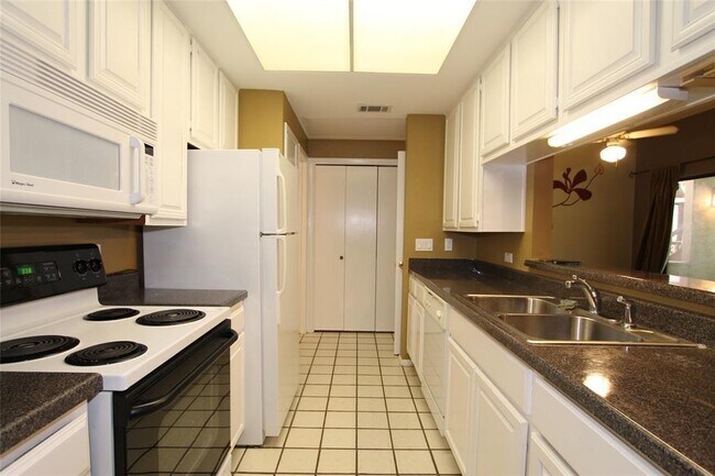 Foto del edificio - 806 W 24th St