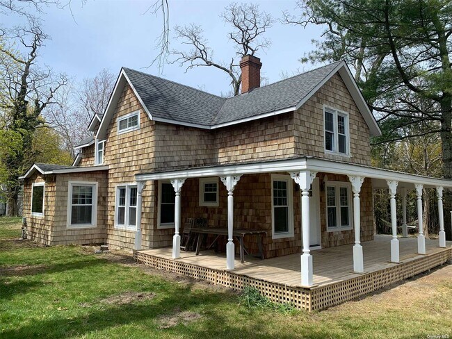 Foto del edificio - 464 Montauk Hwy