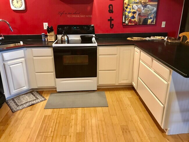 Photo - 245 Piper Dr House