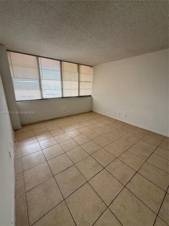 Building Photo - 2025 NE 164th St
