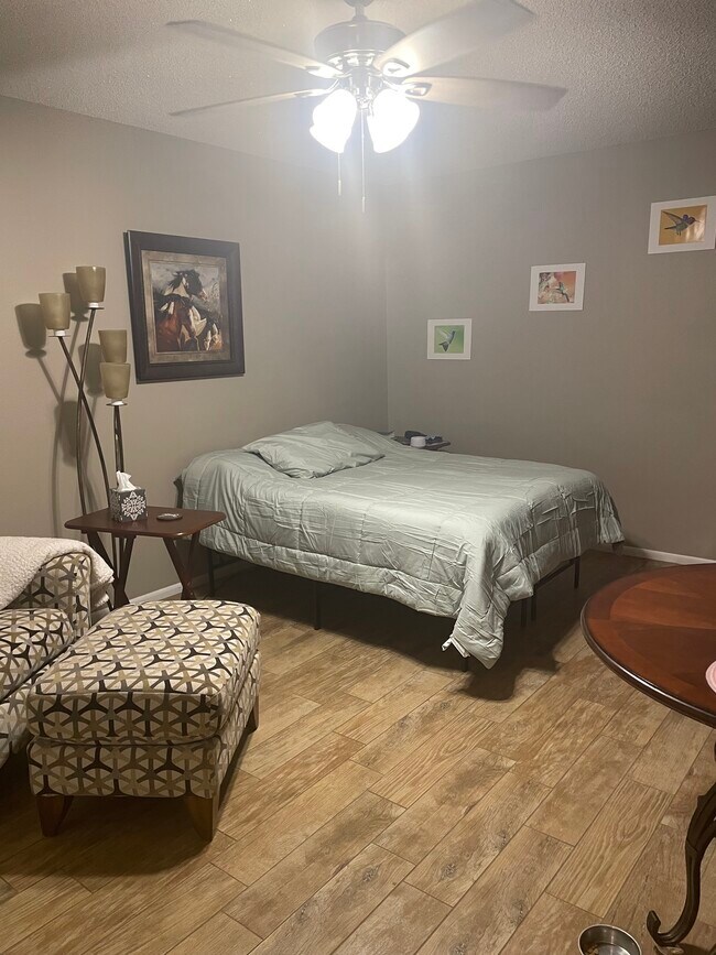 Foto del edificio - 2120 Lara Dr