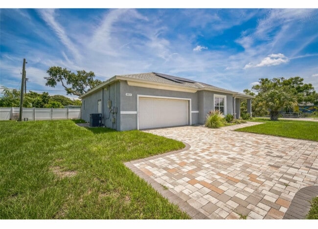 Building Photo - 10517 Camelia Dr