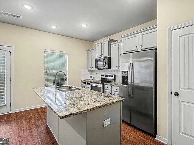 Foto del edificio - Room in House on Brightside Pkwy