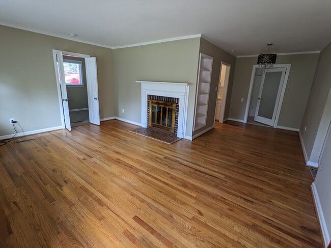 Living/Dining Area - 28 Auburn Cir