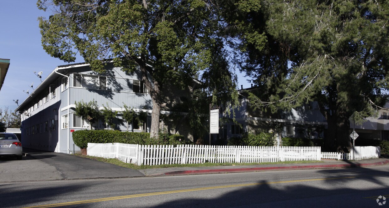 Primary Photo - 6219 Fulton Ave