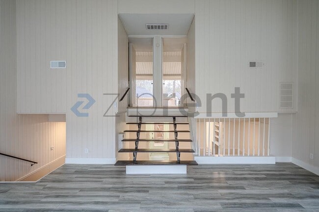 Foto del edificio - 19 Lakeway St