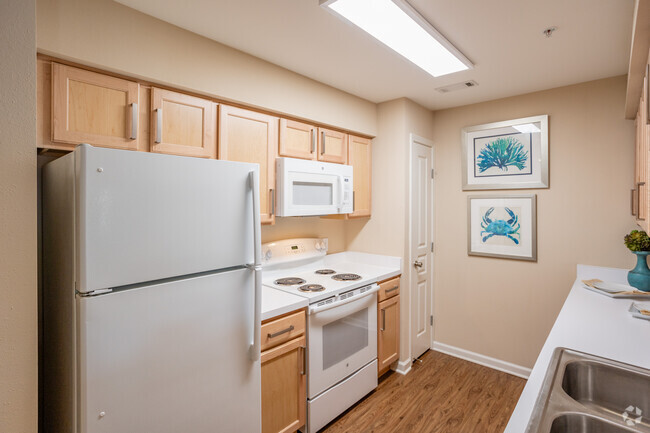 2BR, 2BA - Griffith - 1099SF - Kitchen - Arbor Brook Apartments