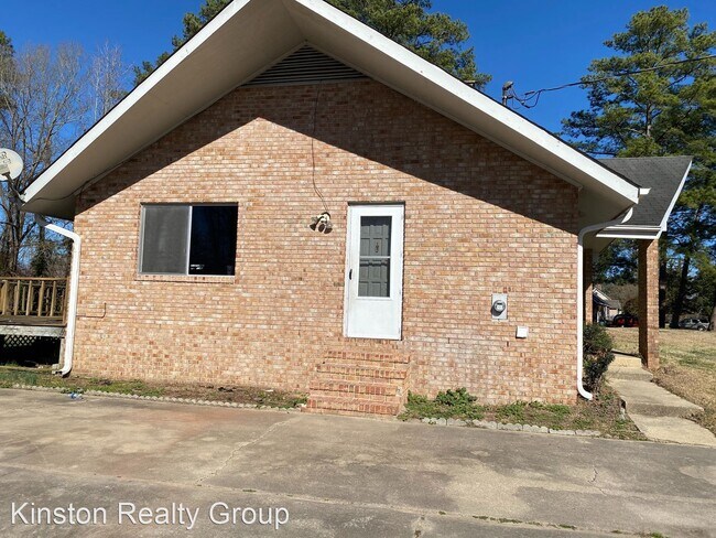 Building Photo - 3 br, 2.5 bath House - 2902 Hodges Rd