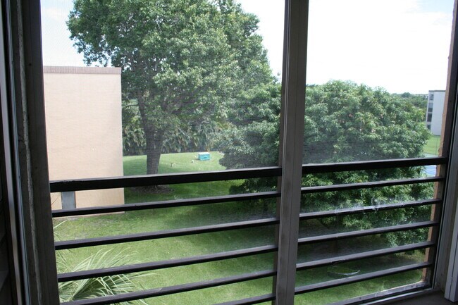 Foto del edificio - 9370 SW 8th St